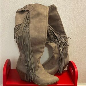 Carlos Santana light brown suede Fringe Knee-High Wedge Boots size 6